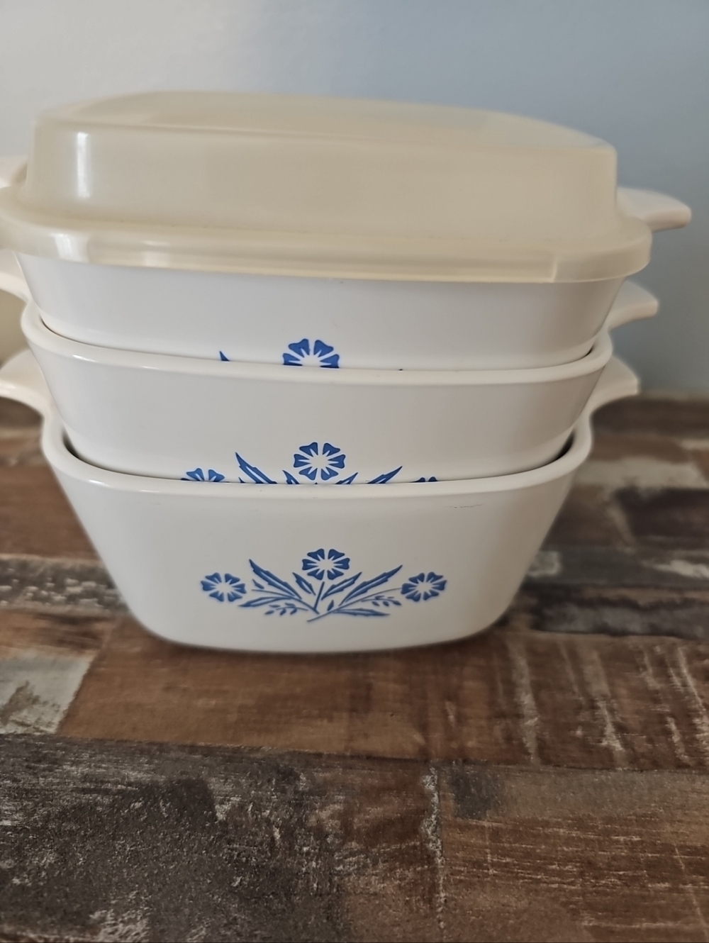 CORNINGWARE BLUE CORNFLOWER SM CASSEROLE DISHES SET OF 3 1 LID - Picture 4 of 7